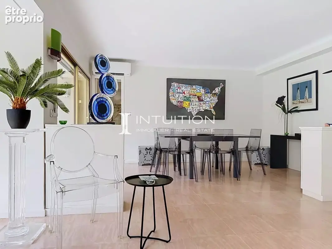 Cannes - Croisette : Appartement d’angle 3 pièces de 100 m², étage élevé, vaste terrasse - photo 12