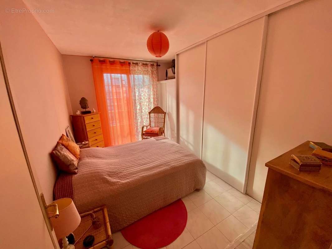 Appartement à SAINT-LAURENT-DU-VAR