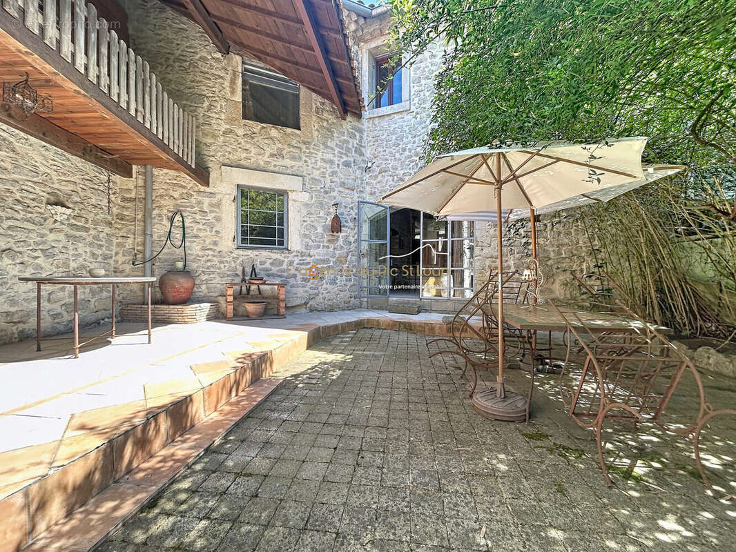 Maison à SAINTE-CROIX-DE-QUINTILLARGUES