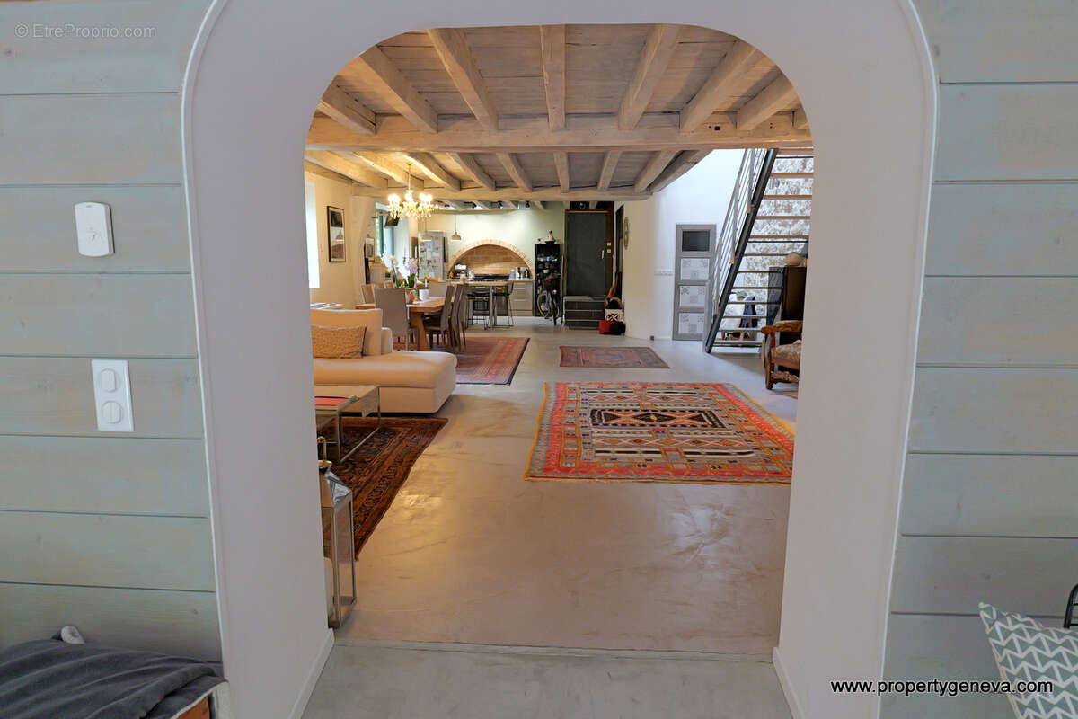 Maison à PREVESSIN-MOENS