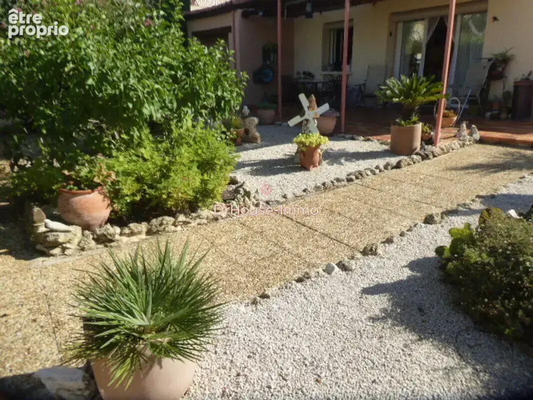 Maison 139 m² à Saint-Mitre-Les-Remparts  - photo 9