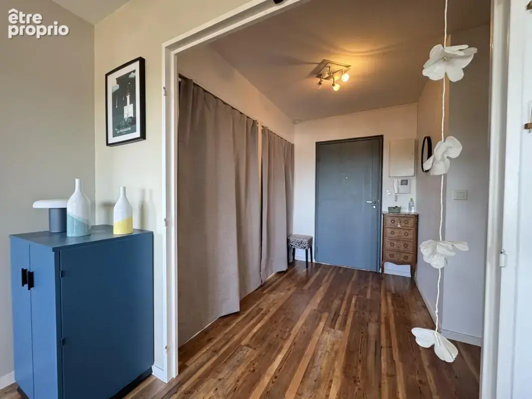 Appartement type 5 - 3 chambres - proche tramway et commerce - photo 4