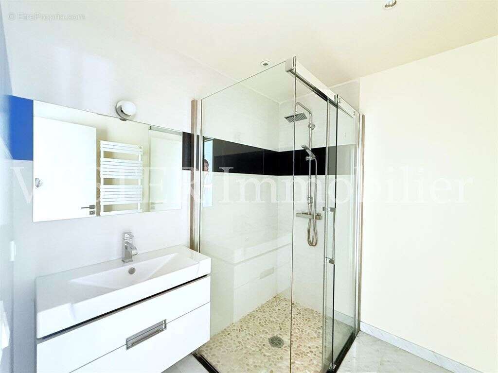 Maison renovee avec piscine - centre village - photo 18