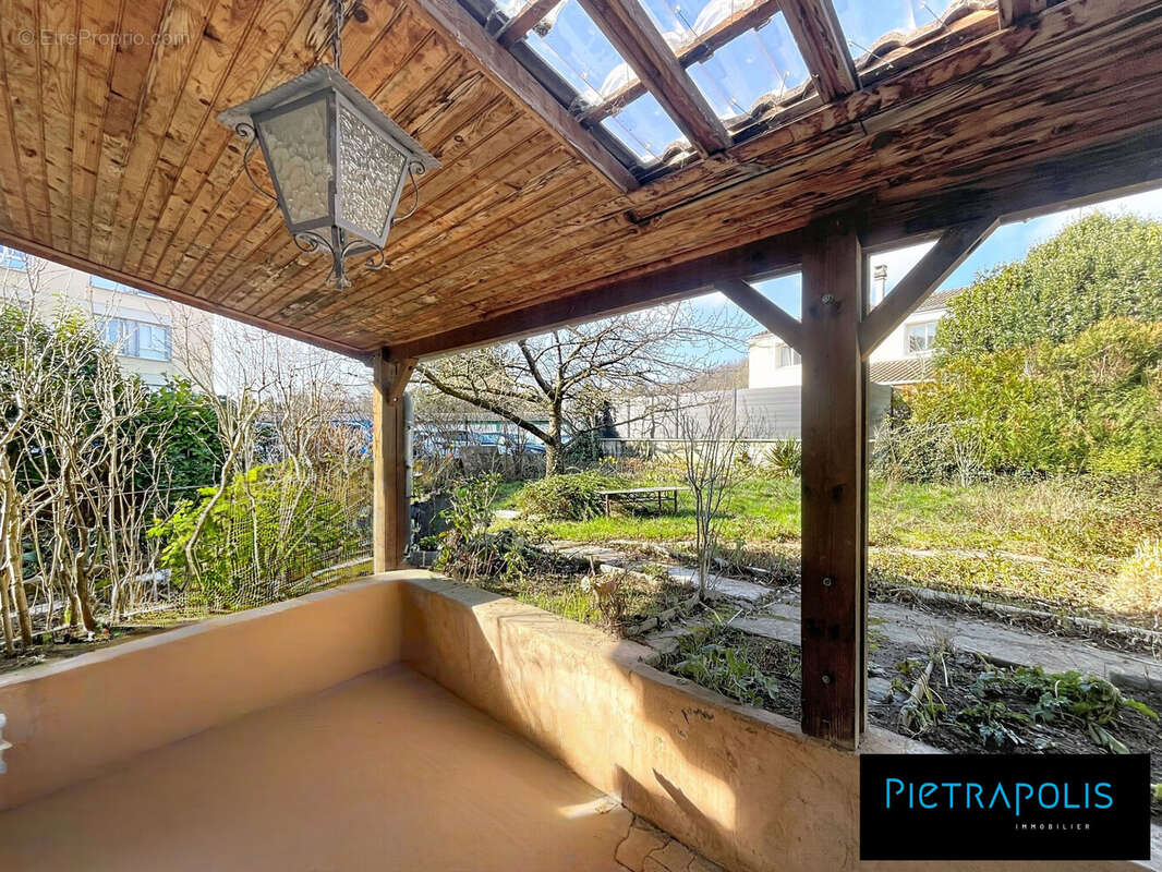Côté terrasse - Maison à BRIGNAIS