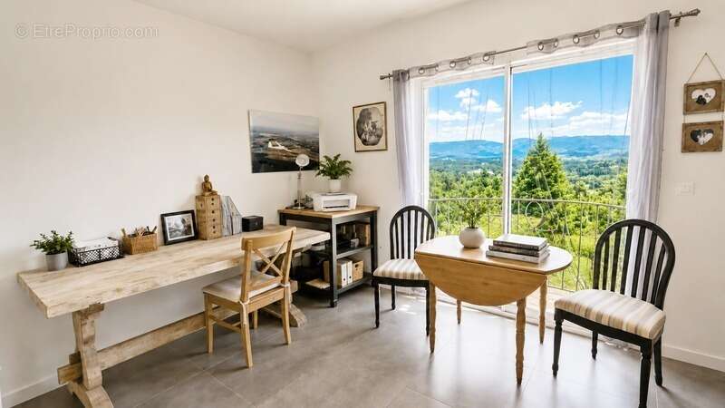 VERNÈGUES - secteur Cazan (13)  Magnifique maison de 190 m² avec vue panoramique & revenus locatifs - photo 17