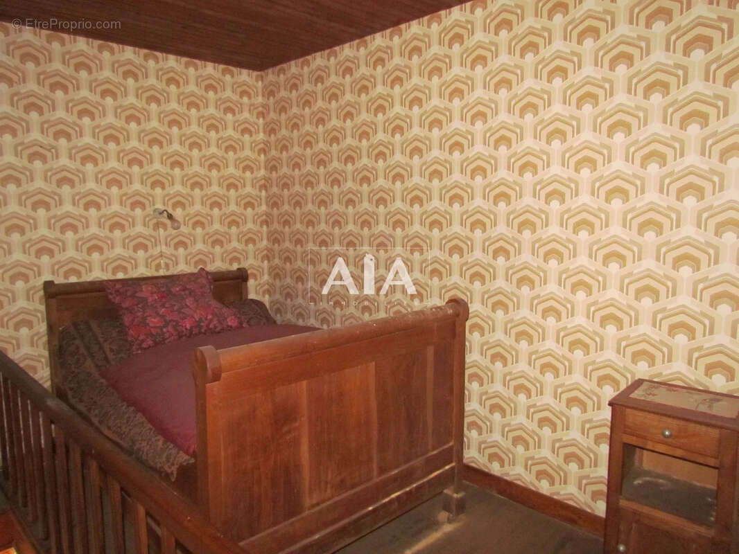 Maison à LES ADJOTS