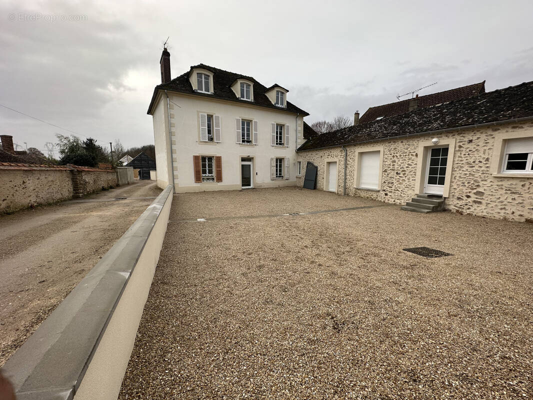 Appartement à SAINT-FARGEAU-PONTHIERRY