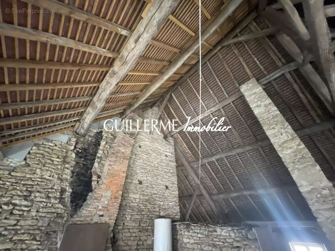 Immeuble en pierre, coeur de village, idéal investisseur - photo 12