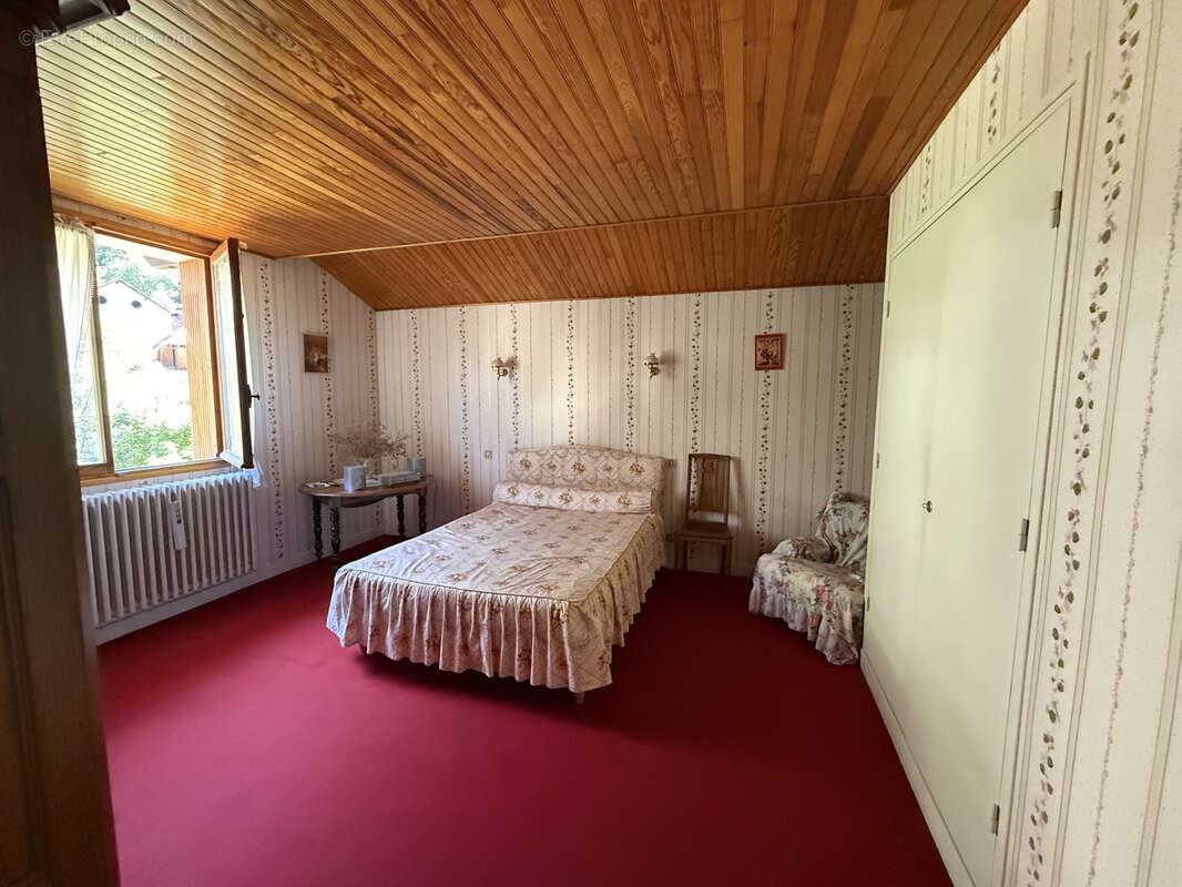 Maison familiale avec grand terrain constructible à Jausiers - photo 9