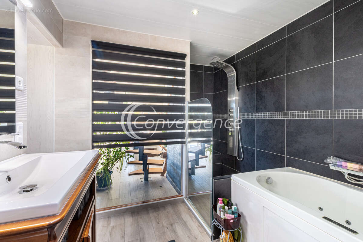 Maison à LA PORCHERIE