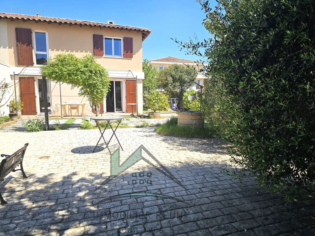 Maison à CHATEAUNEUF-LES-MARTIGUES