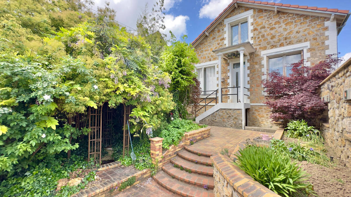 Maison à SAVIGNY-SUR-ORGE