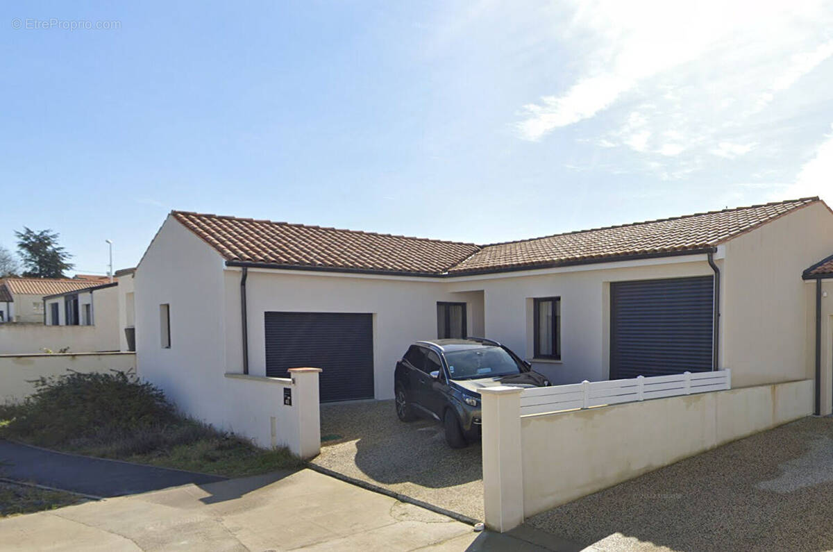 Maison à TONNAY-CHARENTE