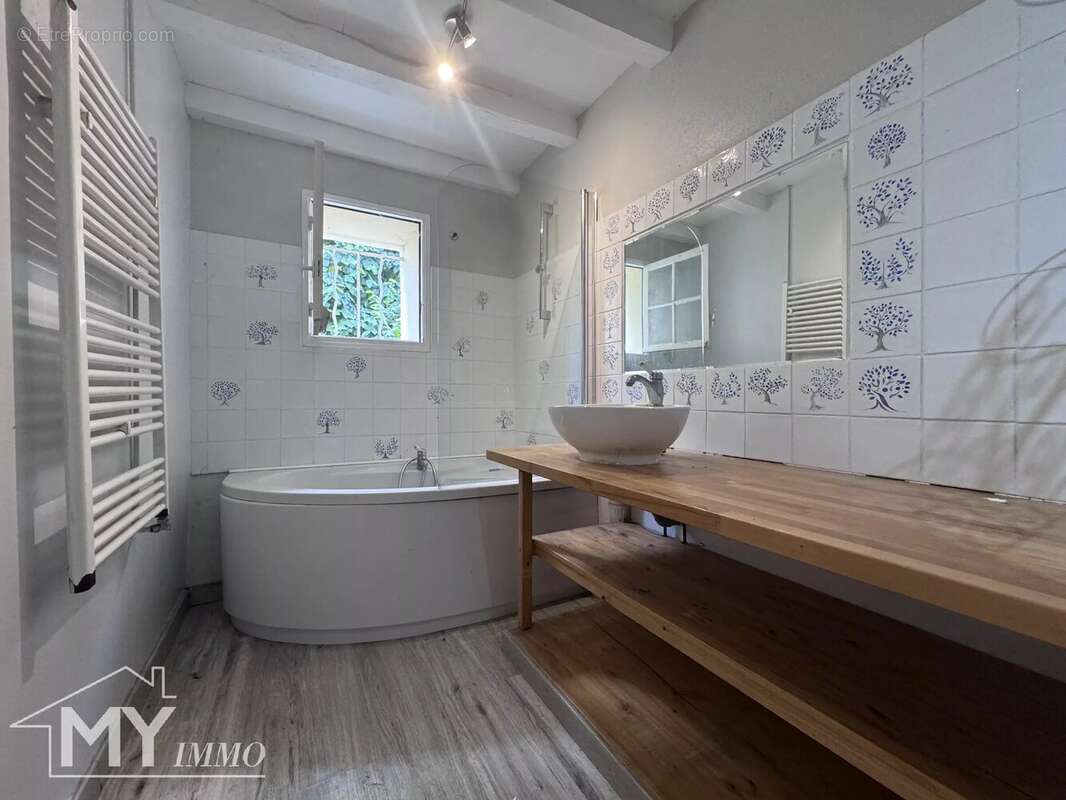 SAINT MÉARD DE GURÇON – Maison en pierre avec grange - photo 9