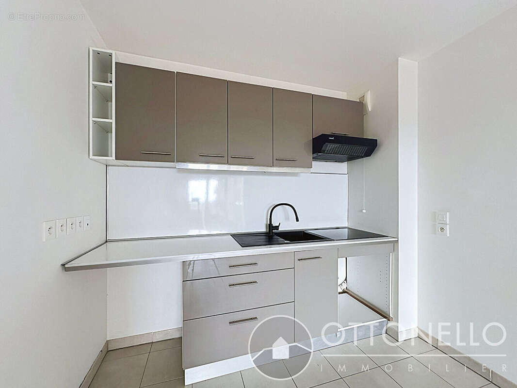 Appartement à ROQUEBRUNE-SUR-ARGENS