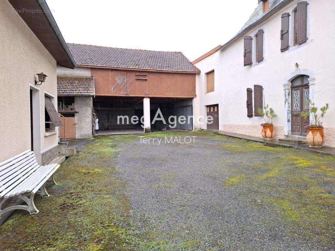 Maison à AVEZAC-PRAT-LAHITTE