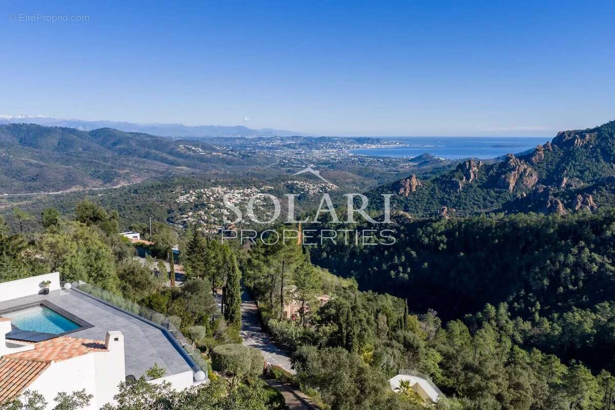 Maison à MANDELIEU-LA-NAPOULE