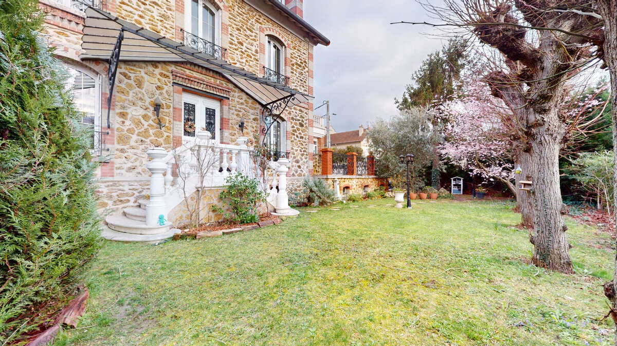 Maison à LES PAVILLONS-SOUS-BOIS