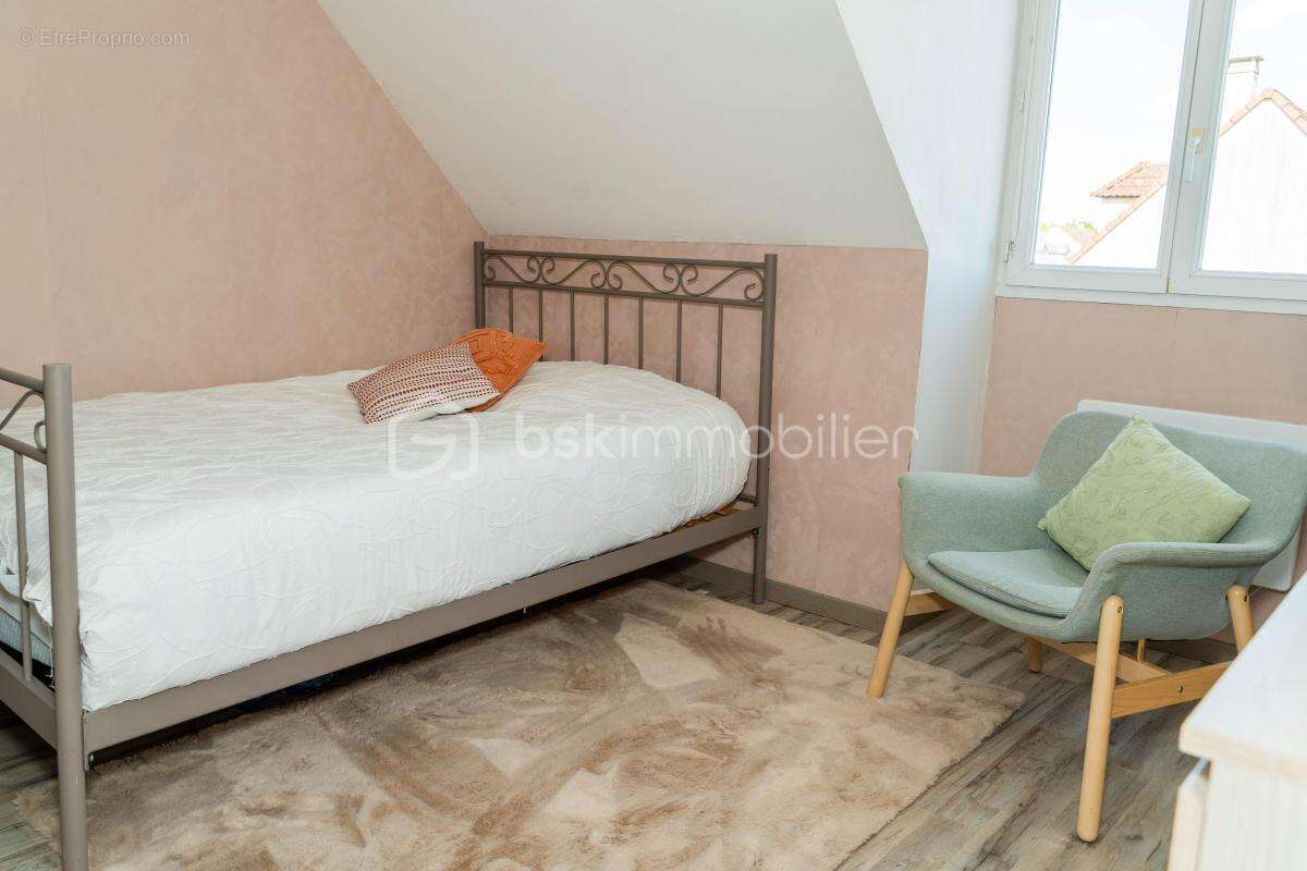 Maison 5 chambres - 115,84 m² - NANGIS - photo 12
