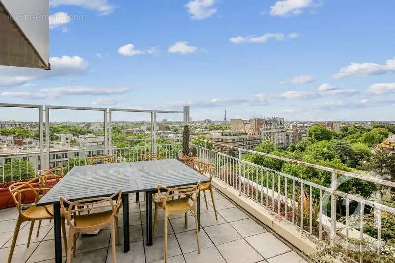 Appartement à NEUILLY-SUR-SEINE