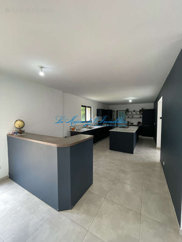 Entre ANDUZE et LASALLE, grande maison de 187 m2 hab F6  sur 1280 lm2 de terrain avec piscine - photo 5