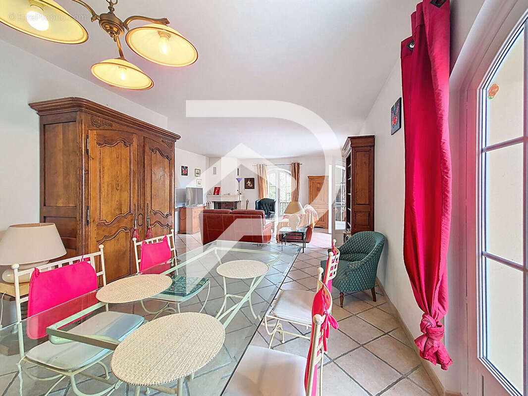 Maison à MONTELIMAR