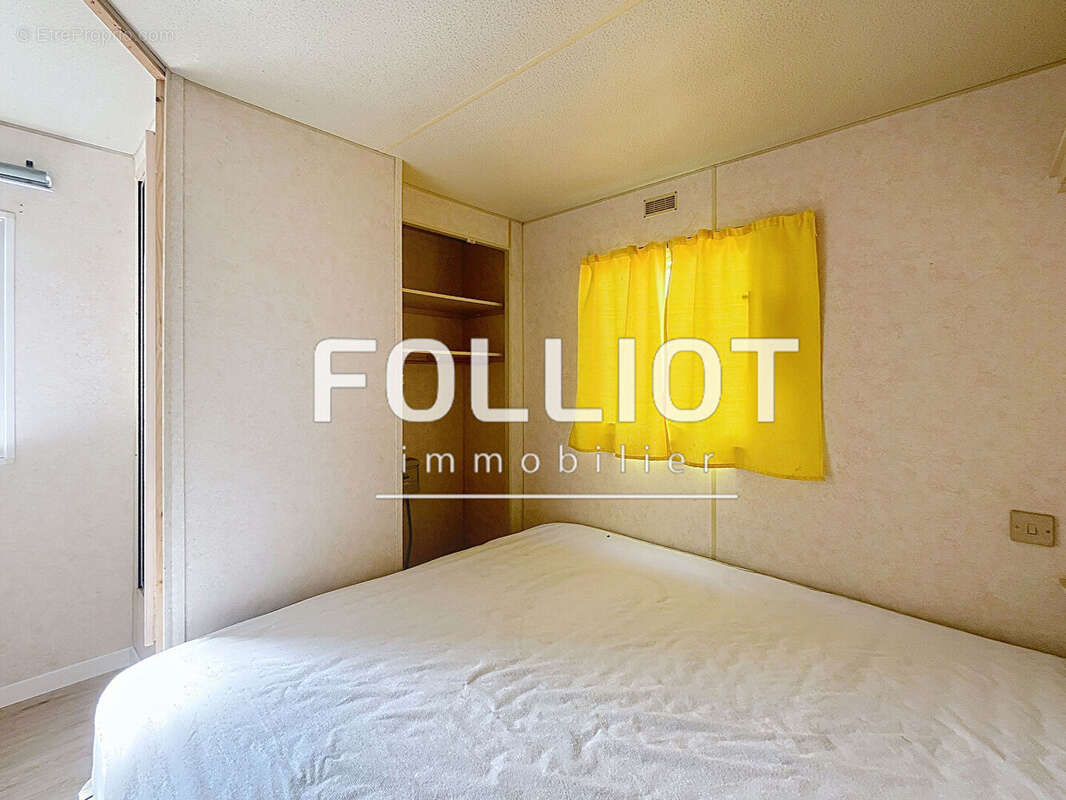 Terrain à BRICQUEVILLE-SUR-MER