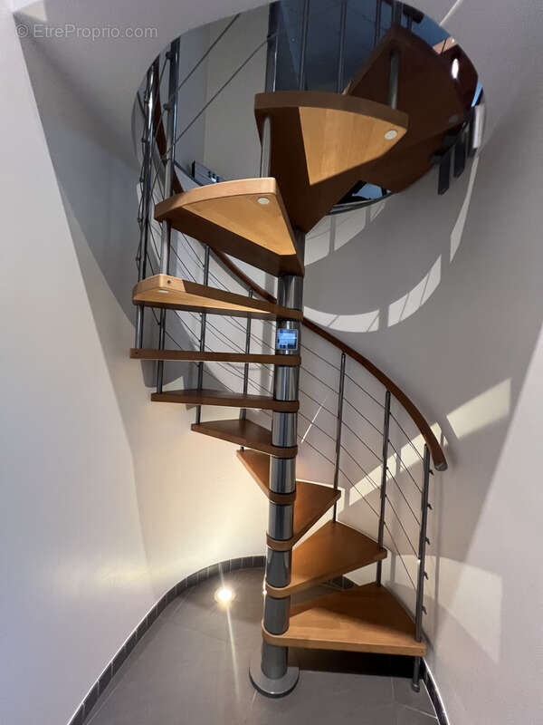 Appartement à GREZIEU-LA-VARENNE