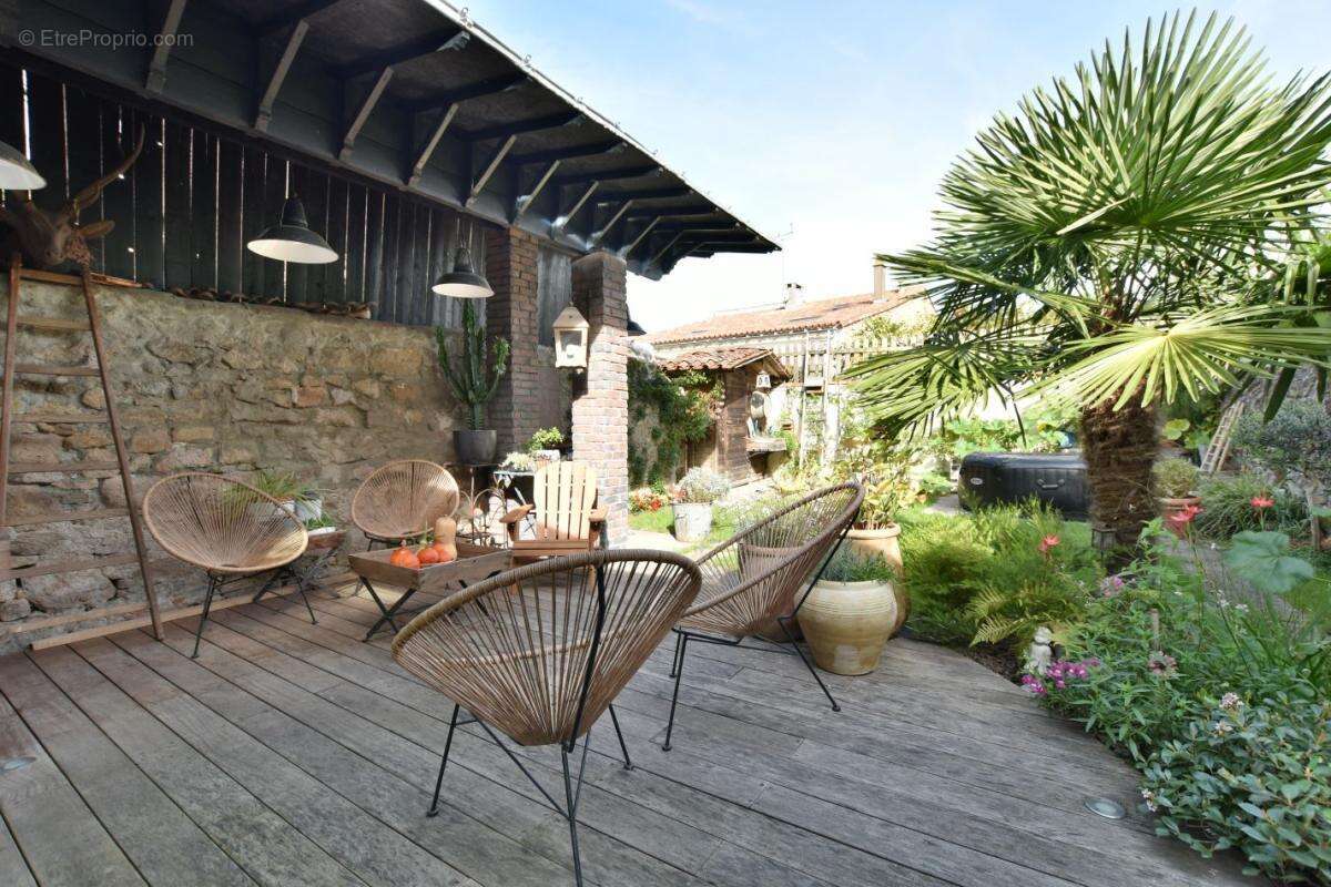Maison 208 m² à Mortagne-Sur-Sevre  - photo 2