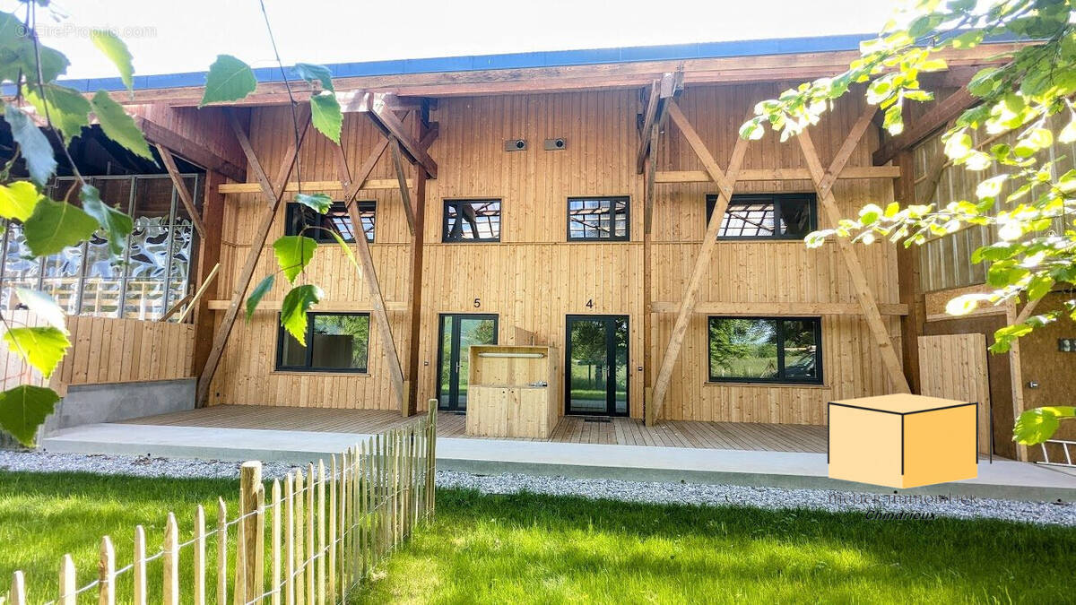 Appartement à CEYZERIEU