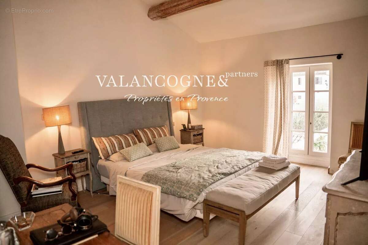 Mas au cœur du village de Mollégès - photo 14