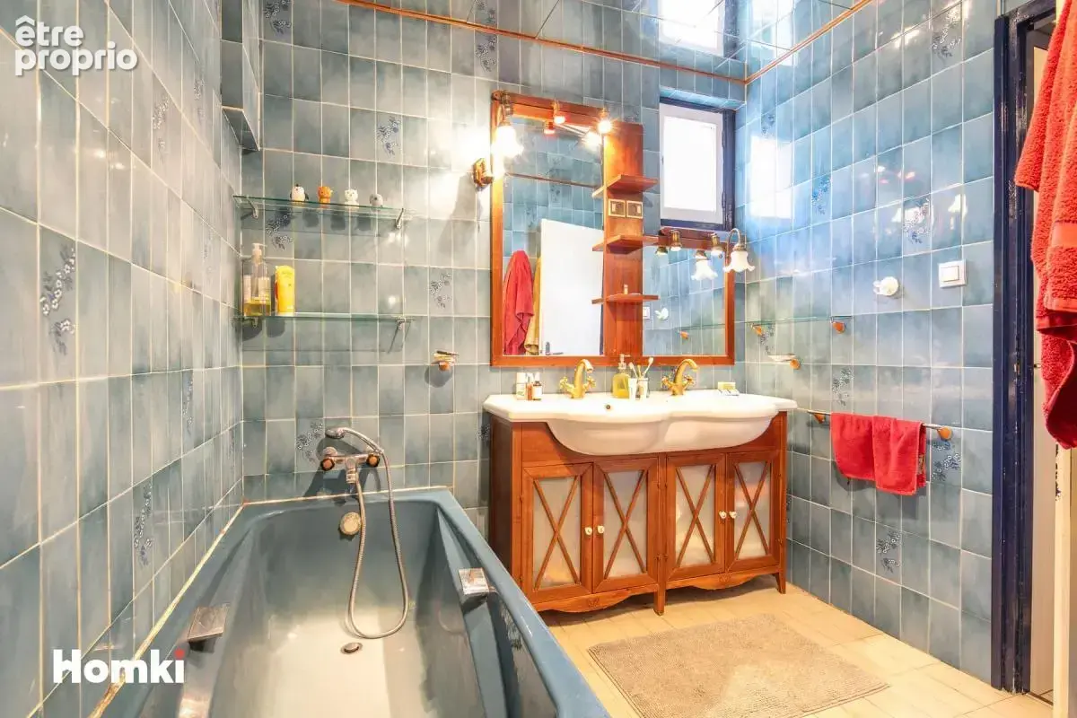 Maison de 226 m² au cœur d’un jardin arboré de 1 500 m² – Fraîcheur, calme et verdure - photo 9
