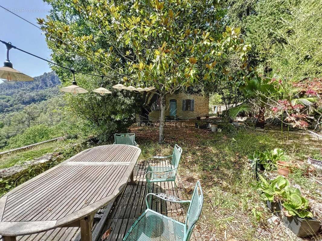 Maison à SAINT-CEZAIRE-SUR-SIAGNE