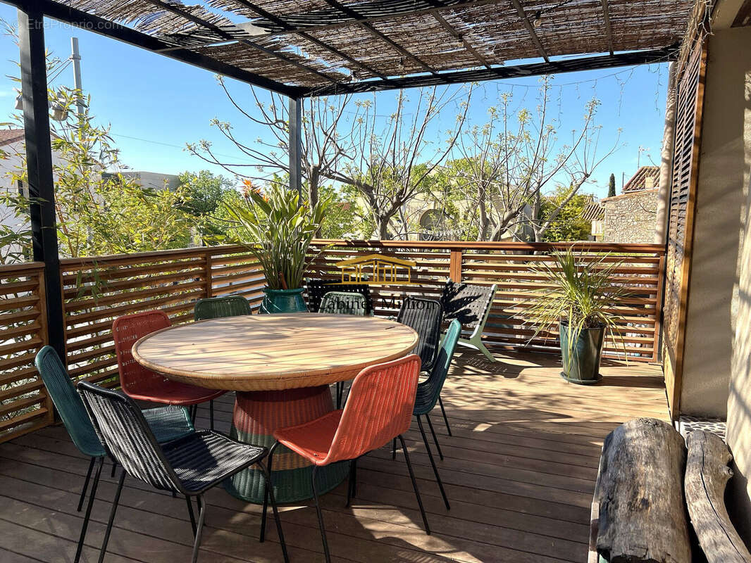 Maison à VIC-LA-GARDIOLE