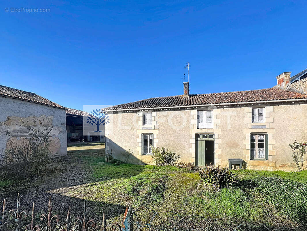 Maison à LA GRIMAUDIERE