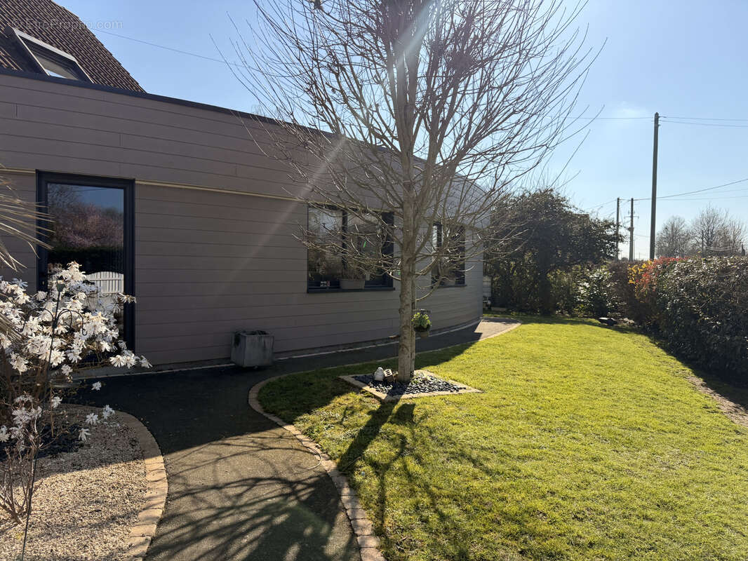 Maison à NEUVILLE-SUR-SARTHE