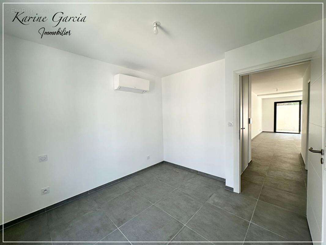 Six fours les plages - construction recente - appartement de type 3 - jardin 72 m² - parking privatif sous sol - photo 9