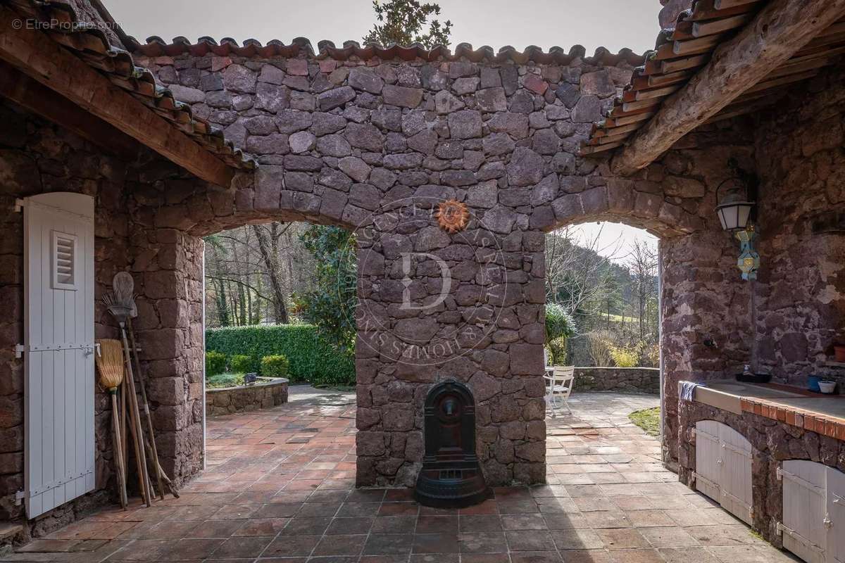 Maison à PUGET-THENIERS