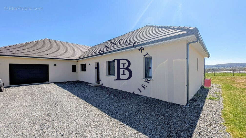 Maison à SAINT-PANTALEON-DE-LARCHE