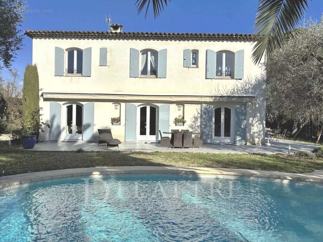 Maison à VALBONNE
