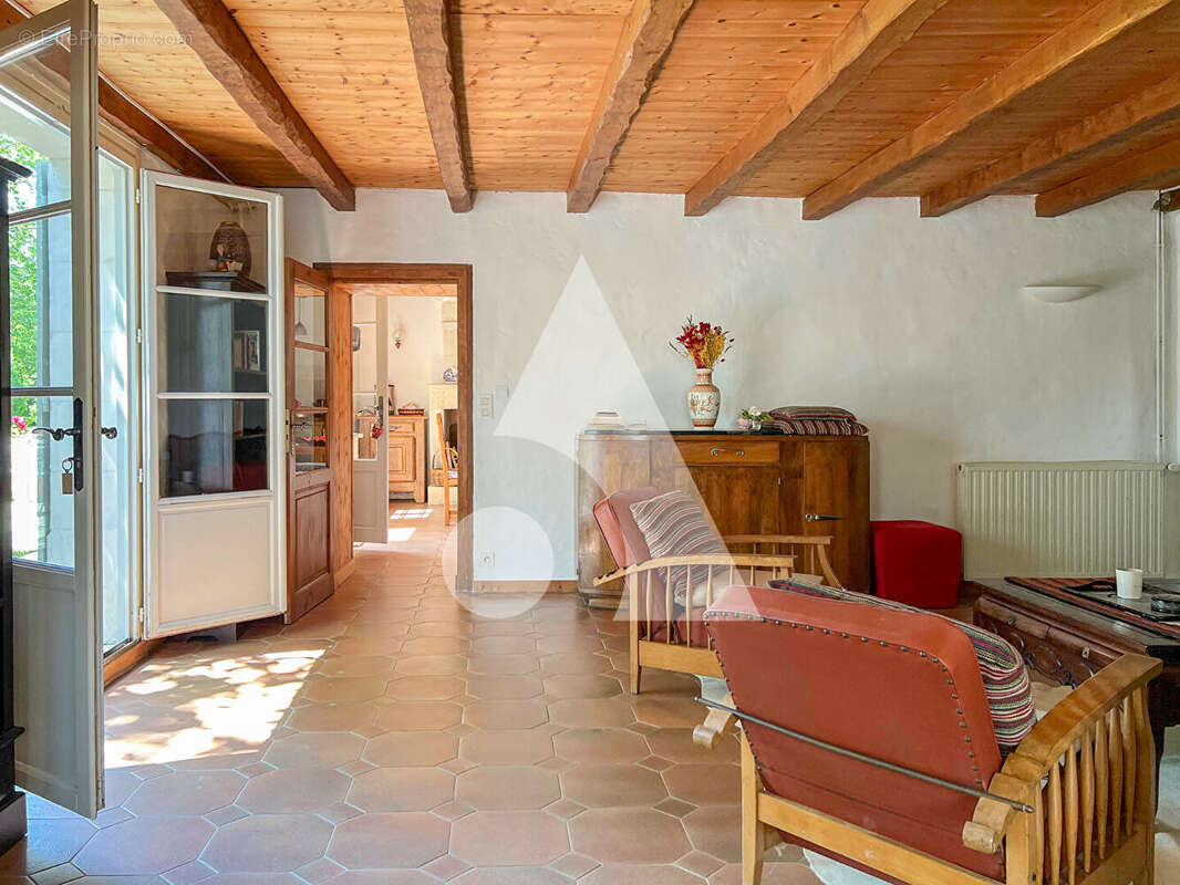 Maison Saint Georges Des Coteaux 11 pièces 285 m2 - photo 5