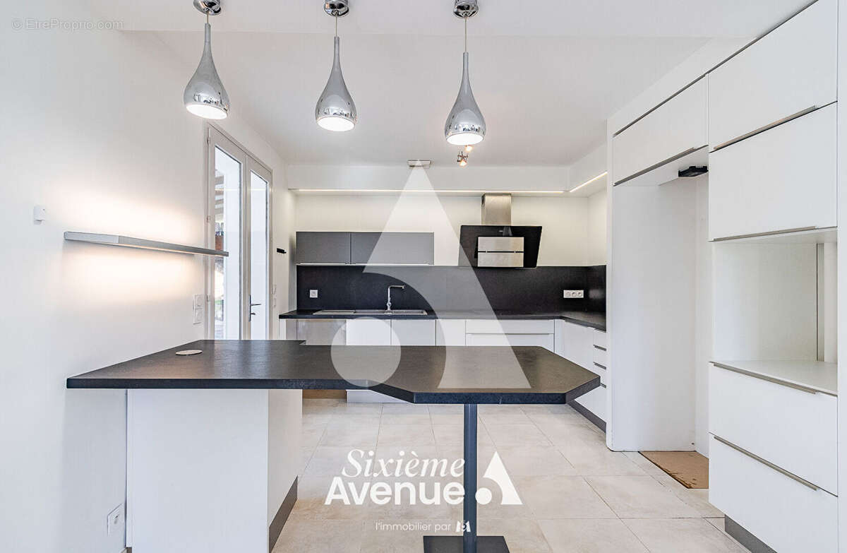 Maison à CHAZAY-D&#039;AZERGUES