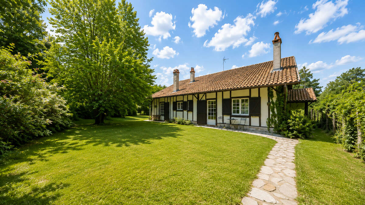 Maison à SAUBION