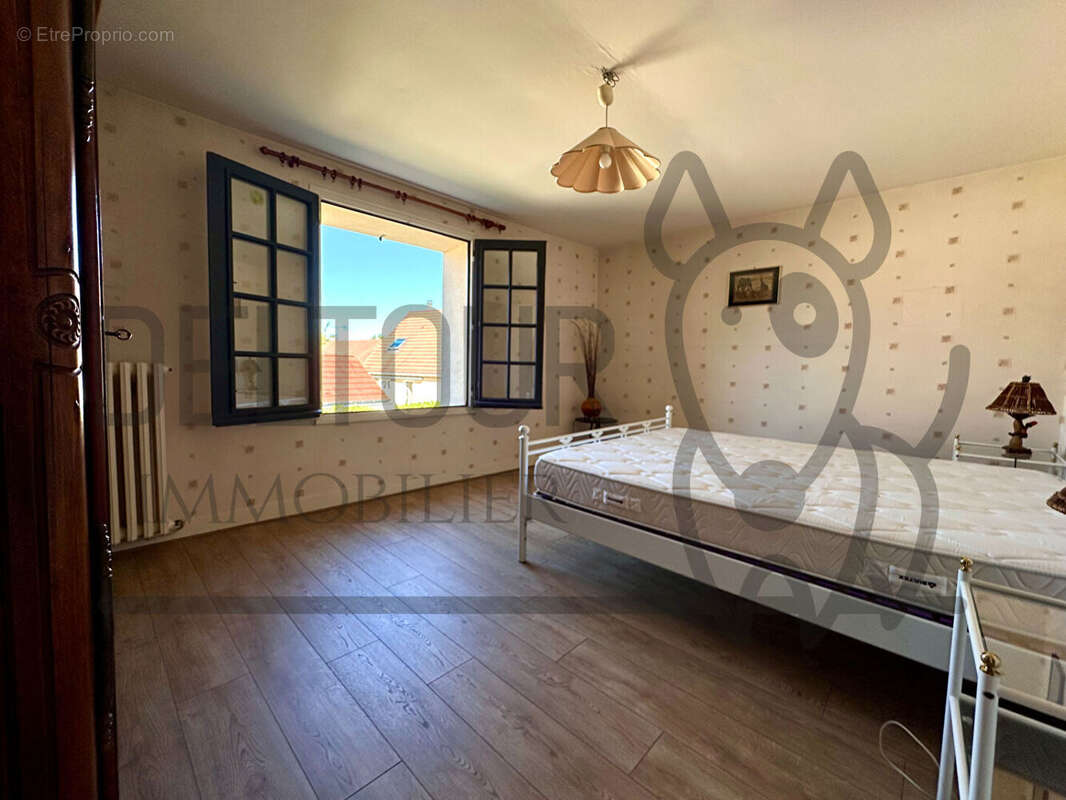 Maison à VILLENEUVE-LE-COMTE