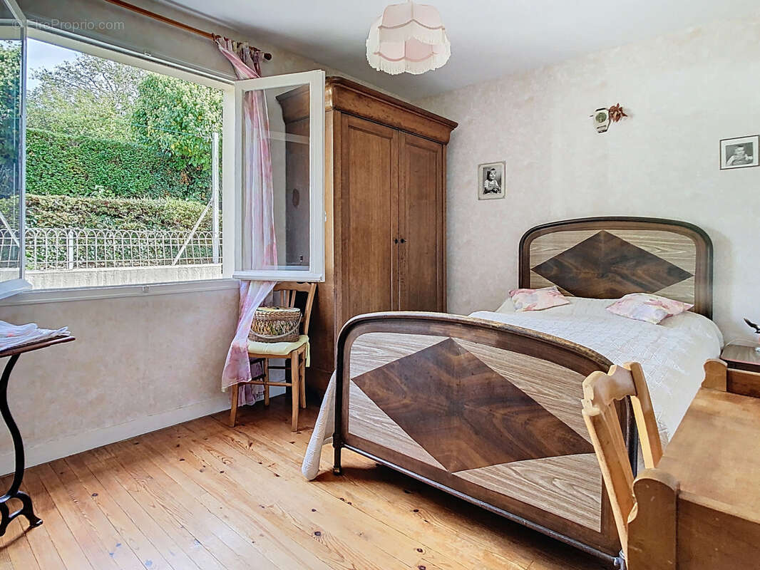 Maison à CONDE-SUR-VIRE