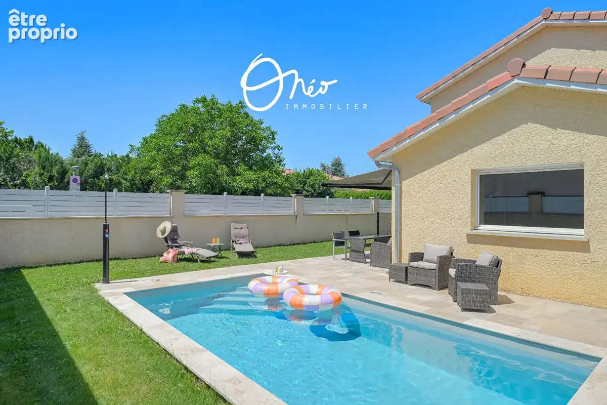 Mions - Maison 5 pièces de 110 m2 avec garage double - Piscine - photo 1