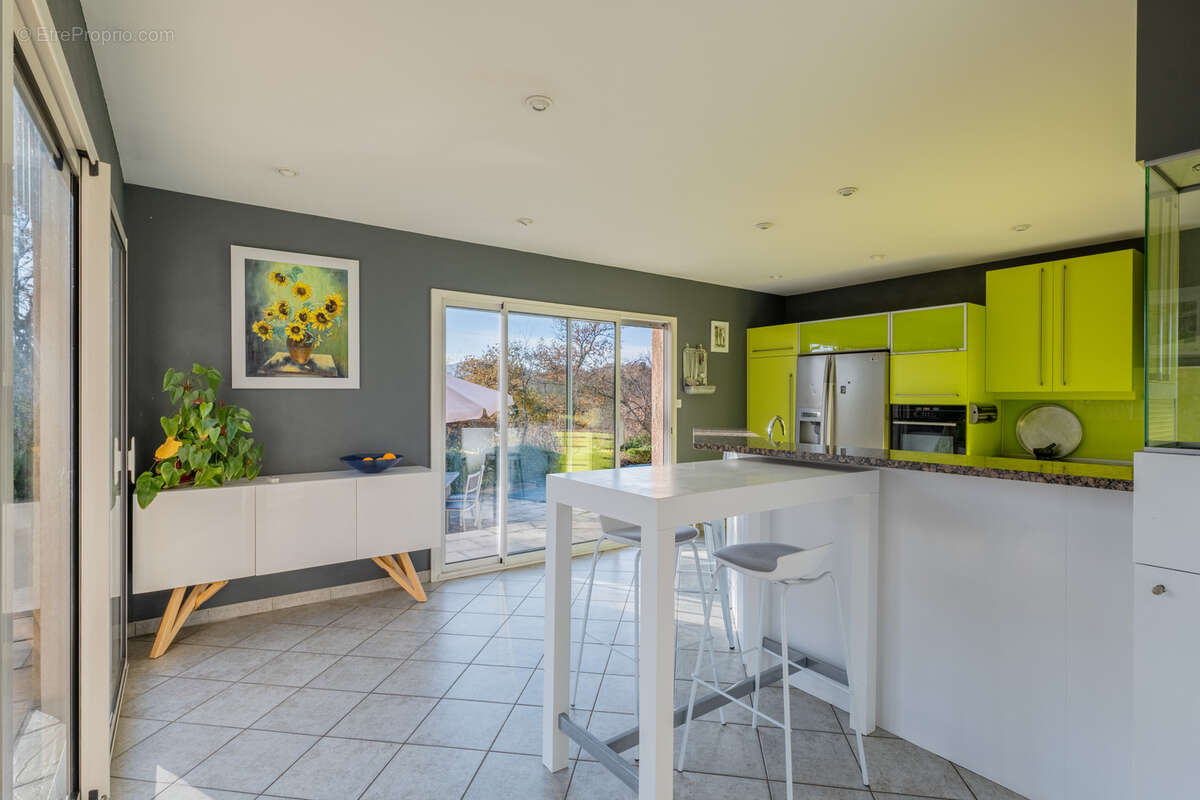 Maison à LA TOUR-DE-SALVAGNY