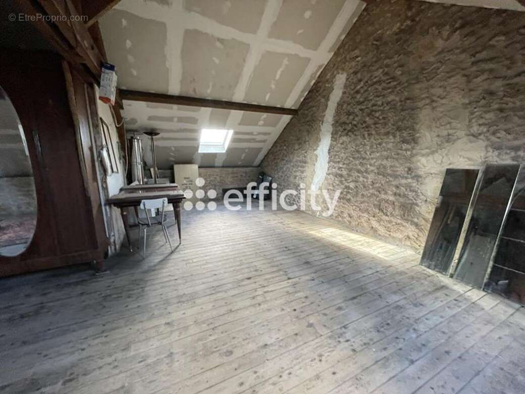 Maison à SAINT-PIERRE-LES-NEMOURS