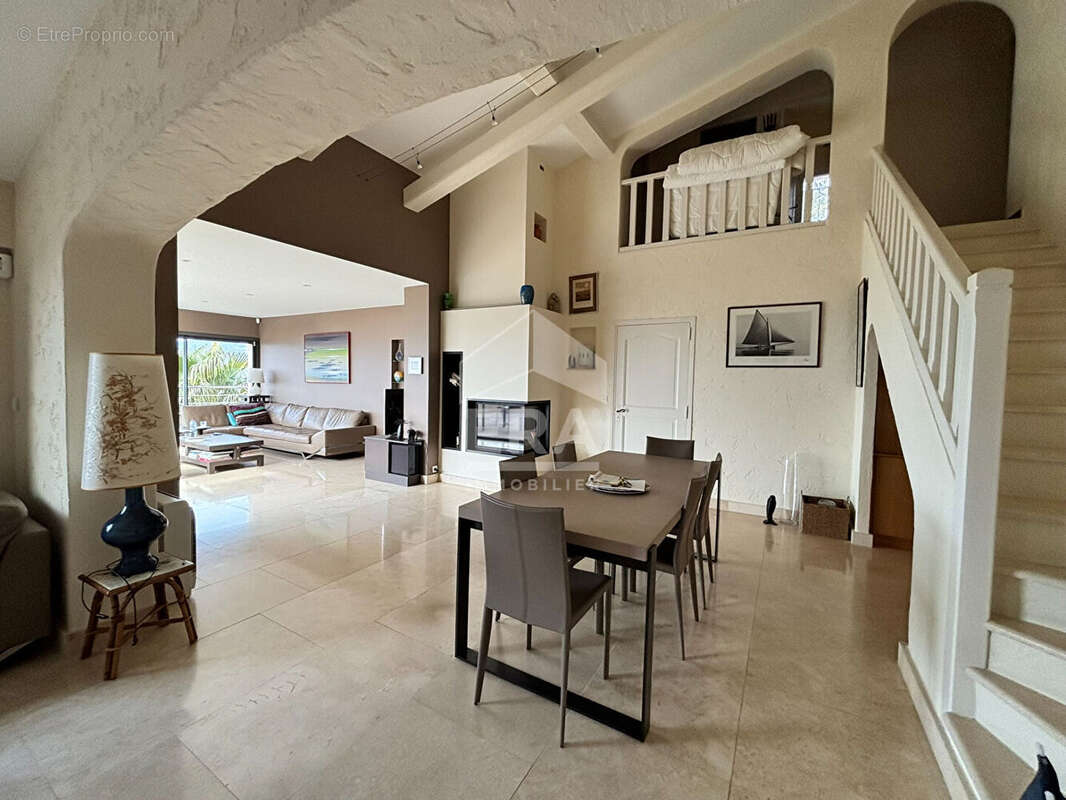 Maison Roquebrune Sur Argens 7 pièce(s) 225 m2 - photo 5