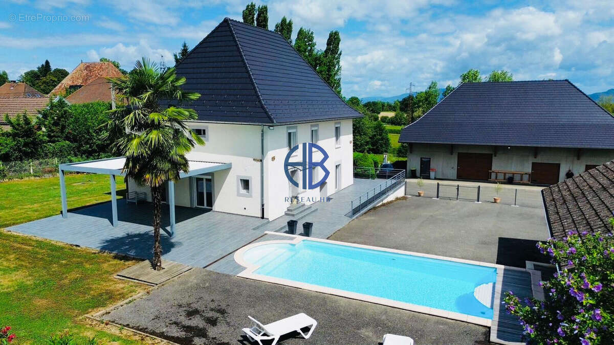 Superbe maison 8 pièces climatisée avec piscine, salon d'été climatisé et dépendances - photo 3